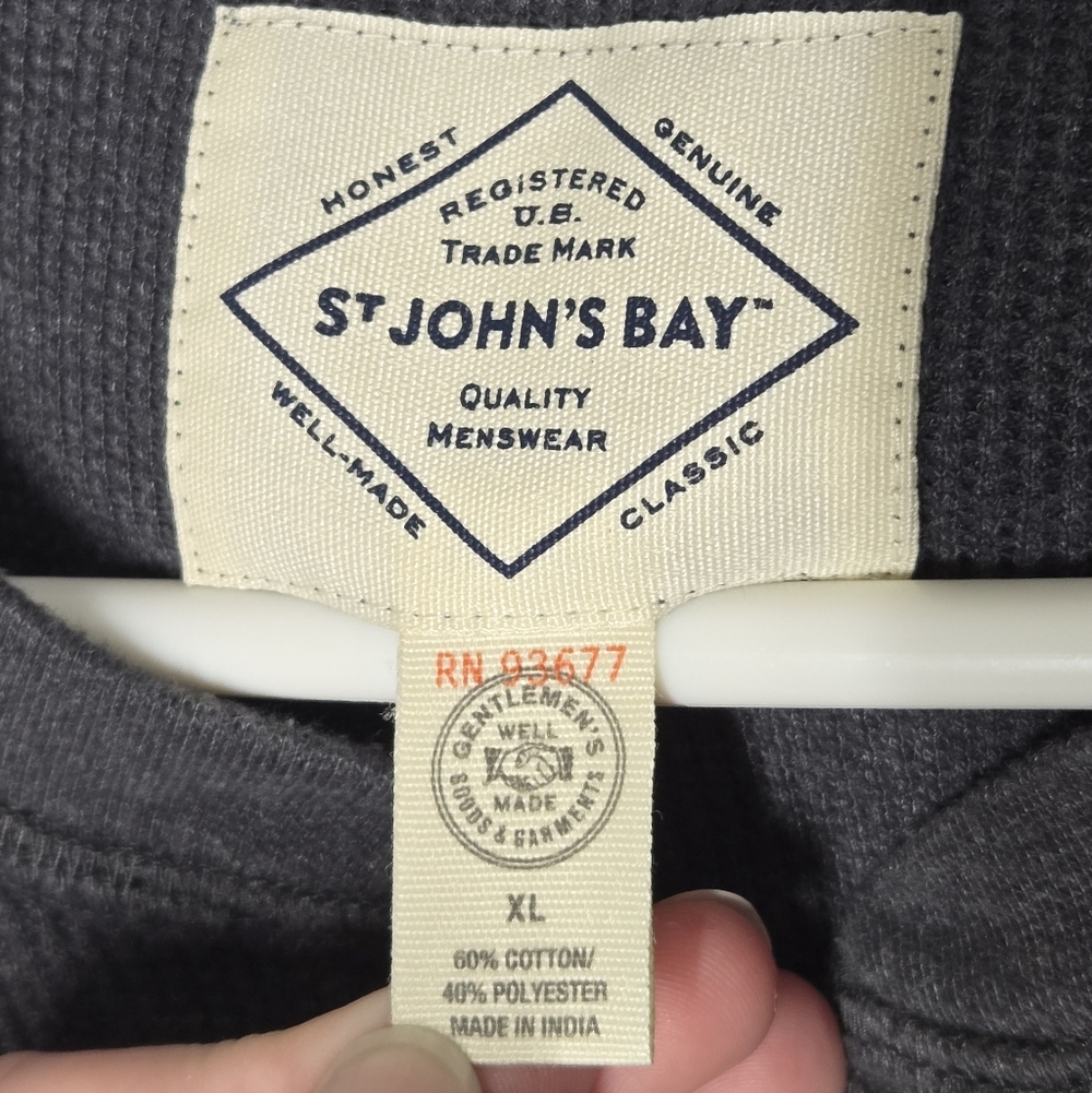 St. John's Bay Men's Charcoal Gray Waffle Henley V-Neck Sweater - Picture 3 of 4